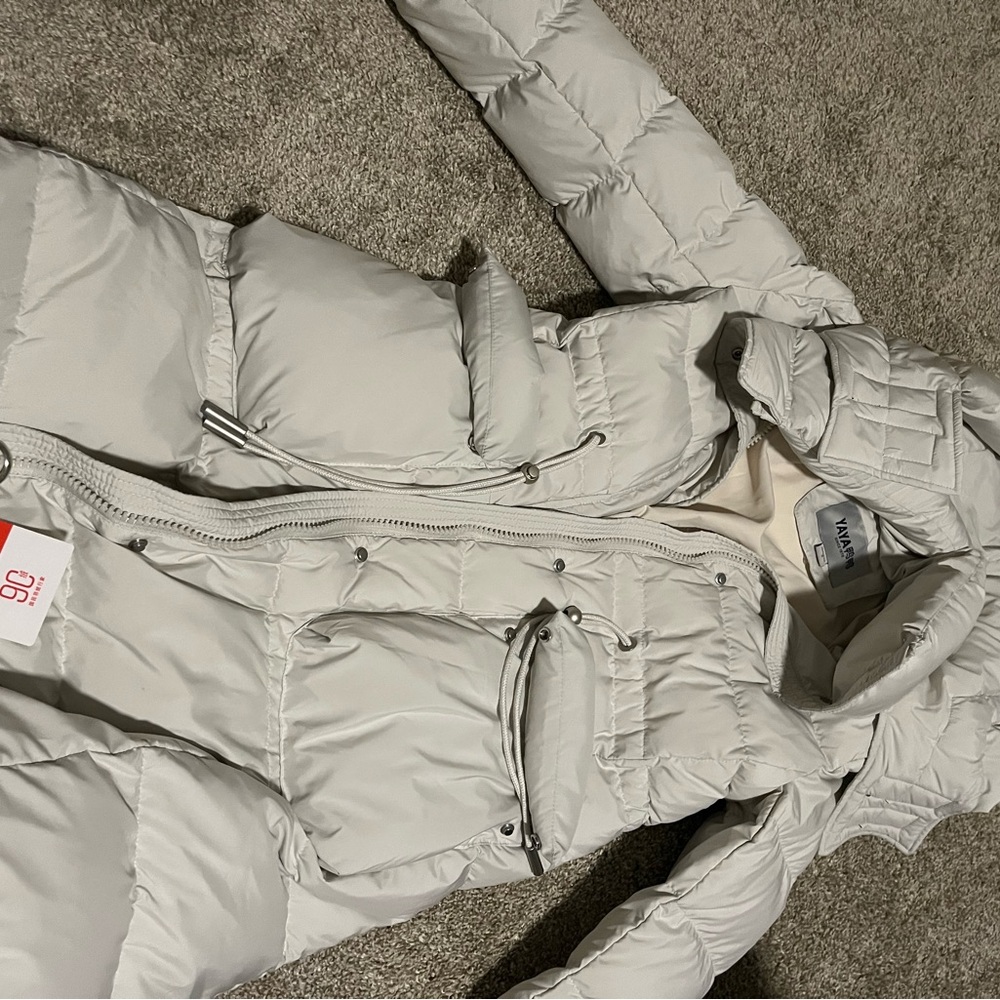 H&M Gray Puffer Jacket with Hood and Quilted Design